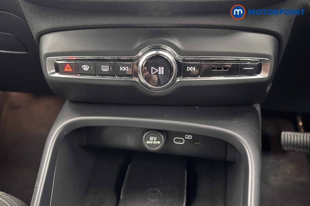 Volvo Xc40 Core Automatic Petrol SUV - Stock Number (1604785) - 11th supplementary image