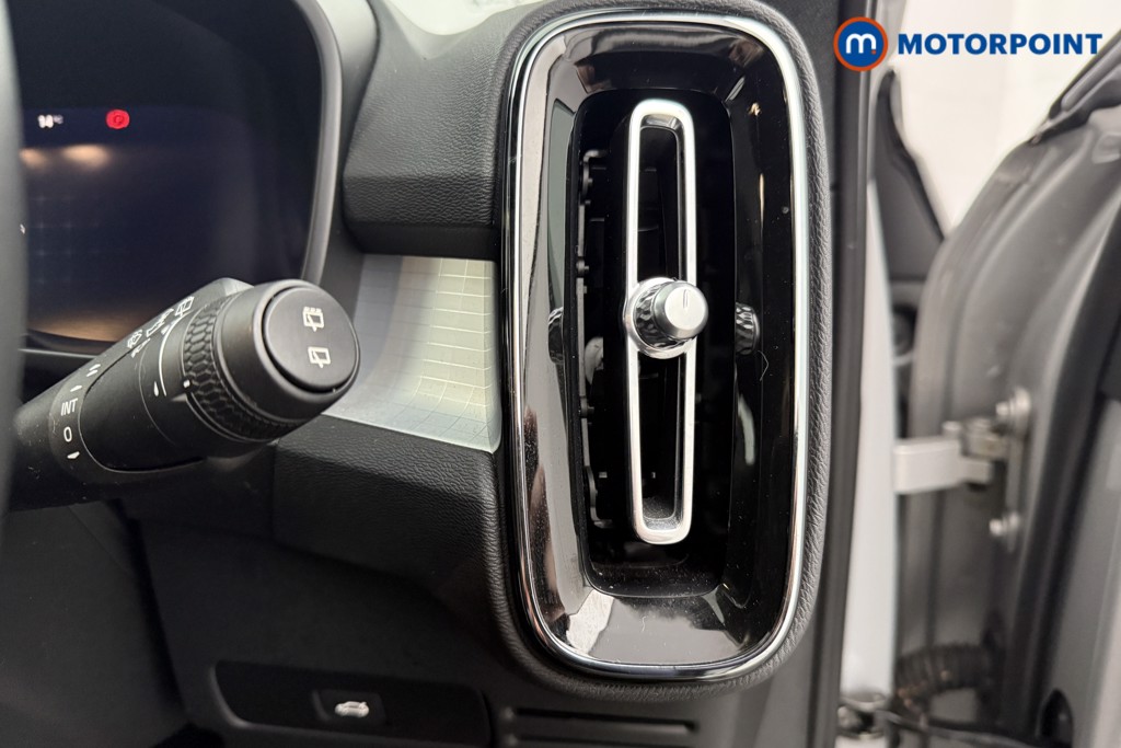 Volvo Xc40 Core Automatic Petrol SUV - Stock Number (1604785) - 15th supplementary image
