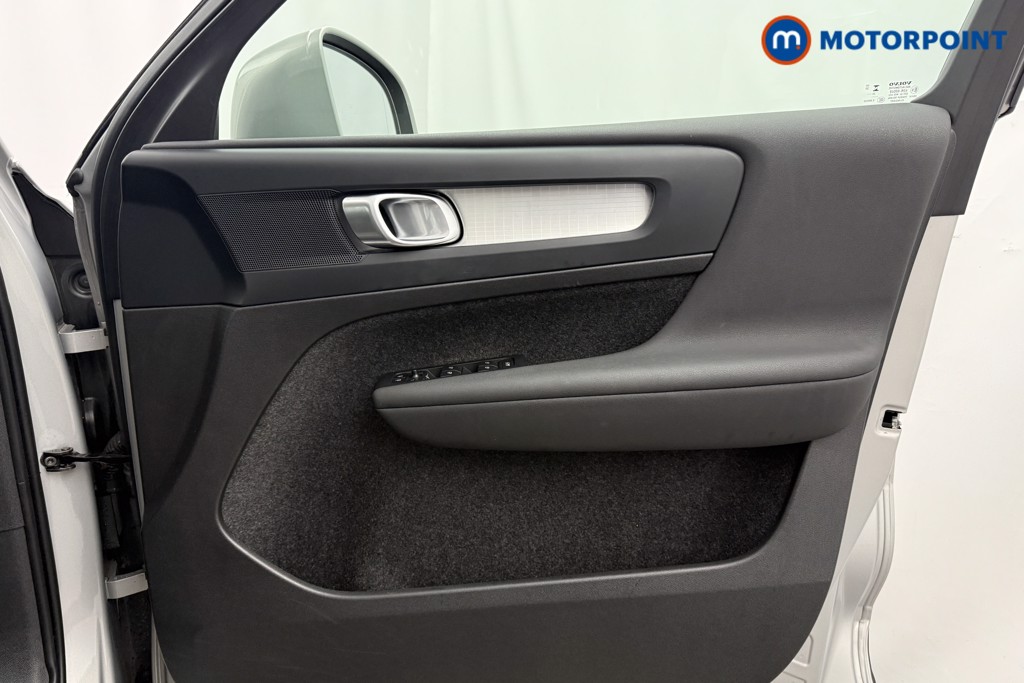 Volvo Xc40 Core Automatic Petrol SUV - Stock Number (1604785) - 16th supplementary image