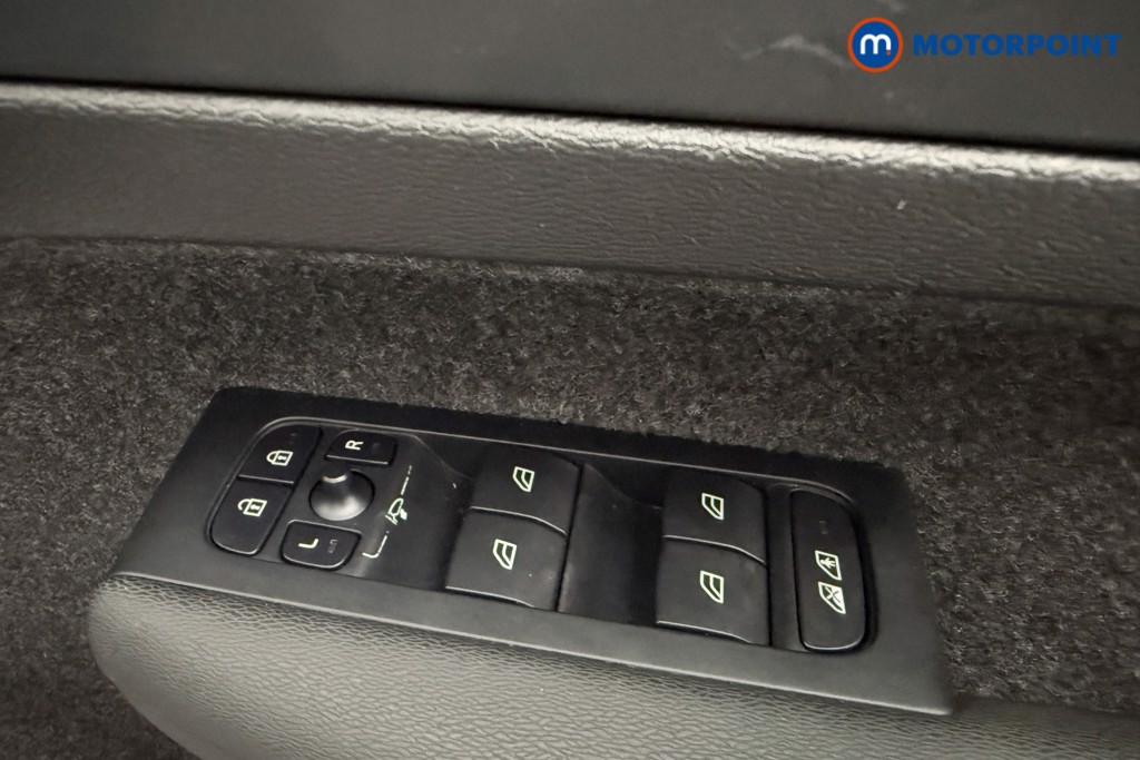 Volvo Xc40 Core Automatic Petrol SUV - Stock Number (1604785) - 17th supplementary image