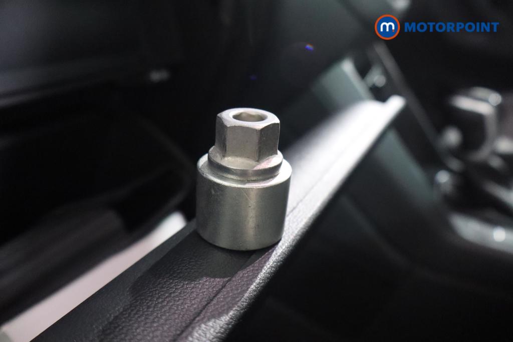 Volkswagen Tiguan Life Automatic Petrol SUV - Stock Number (1598637) - 13th supplementary image