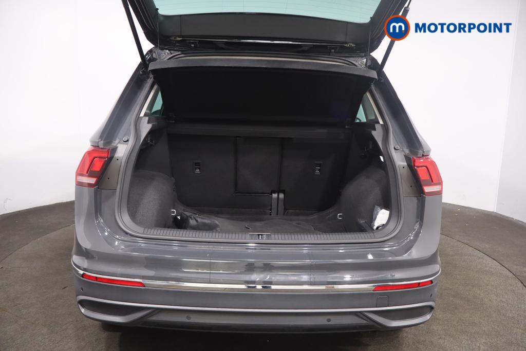 Volkswagen Tiguan Life Automatic Petrol SUV - Stock Number (1598637) - 17th supplementary image