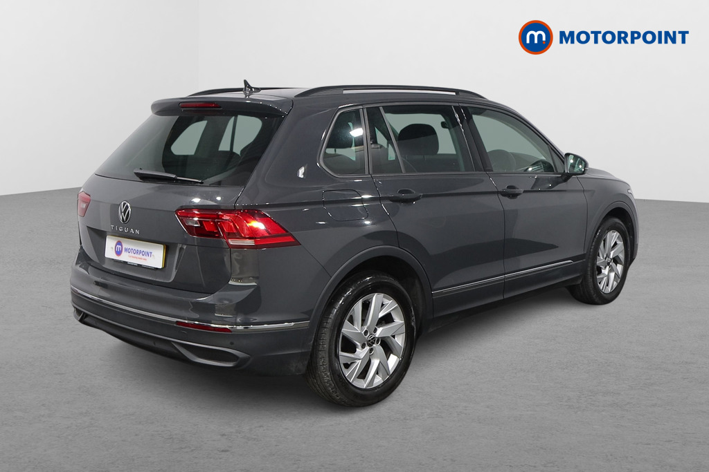 Volkswagen Tiguan Life Automatic Petrol SUV - Stock Number (1598637) - Drivers side rear corner
