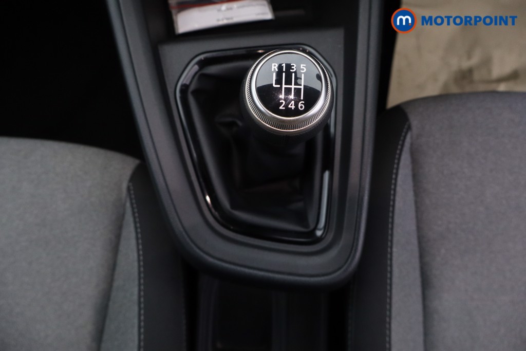 Renault Clio Evolution Manual Petrol Hatchback - Stock Number (1601232) - 4th supplementary image