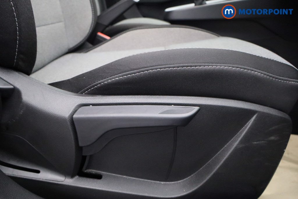 Renault Clio Evolution Manual Petrol Hatchback - Stock Number (1601232) - 17th supplementary image