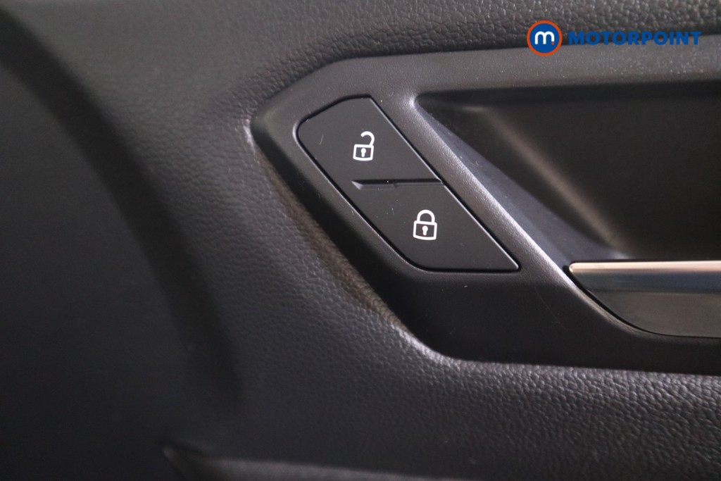 Volkswagen T-Roc Life Manual Petrol SUV - Stock Number (1602147) - 11th supplementary image