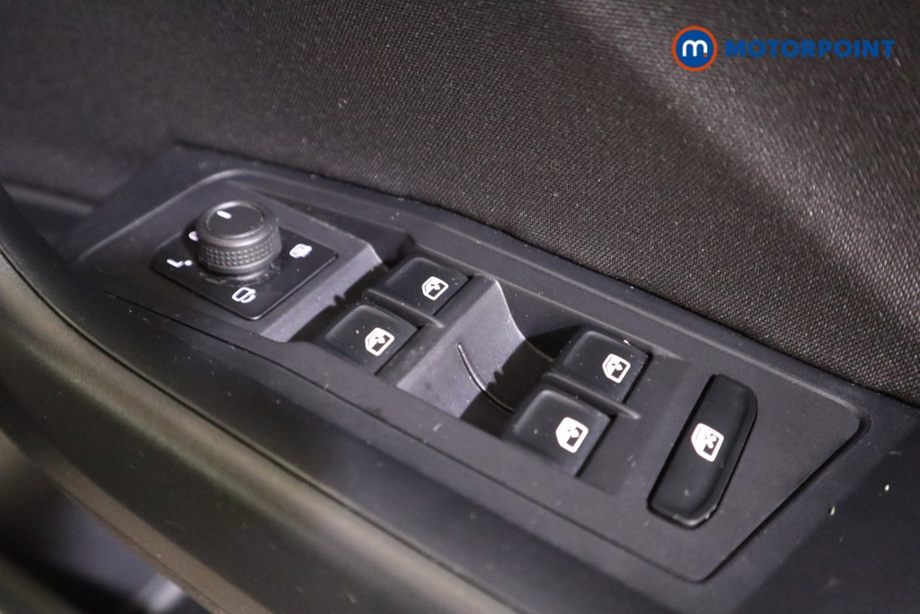 Volkswagen T-Roc Life Manual Petrol SUV - Stock Number (1602147) - 12th supplementary image