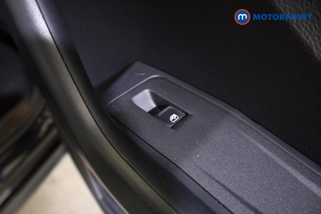 Volkswagen T-Roc Life Manual Petrol SUV - Stock Number (1602147) - 17th supplementary image