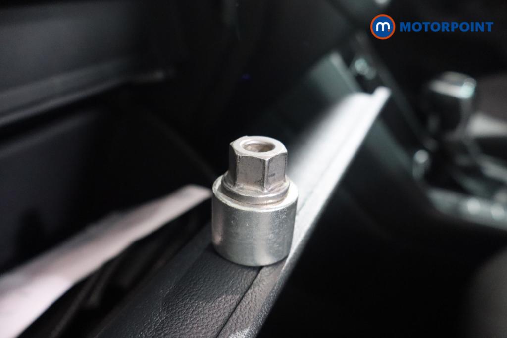 Volkswagen Tiguan Life Automatic Petrol SUV - Stock Number (1602162) - 13th supplementary image