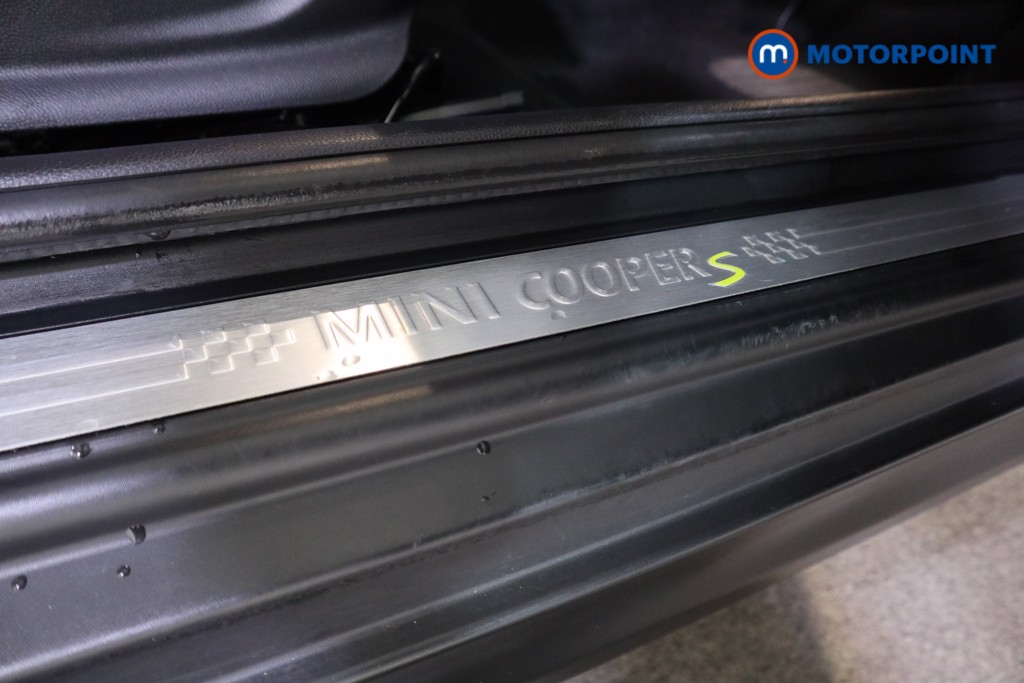 Mini Hatchback Cooper S Level 1 Automatic Electric Hatchback - Stock Number (1602551) - 14th supplementary image