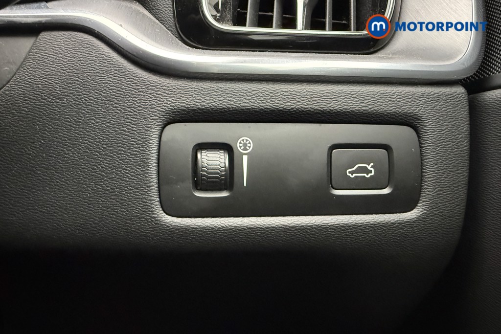 Volvo Xc60 Momentum Automatic Diesel SUV - Stock Number (1587813) - 17th supplementary image