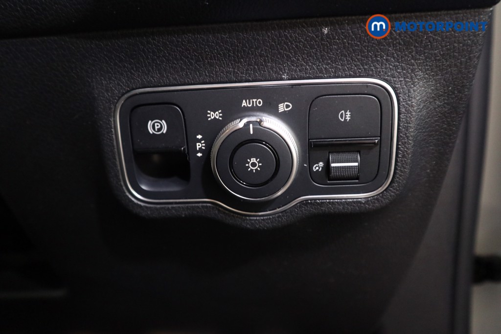 Mercedes-Benz GLB Amg Line Automatic Petrol SUV - Stock Number (1592078) - 10th supplementary image