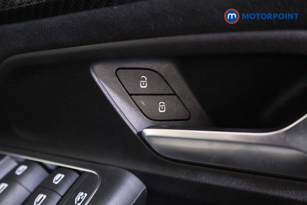 Mercedes-Benz GLB Amg Line Automatic Petrol SUV - Stock Number (1592078) - 12th supplementary image