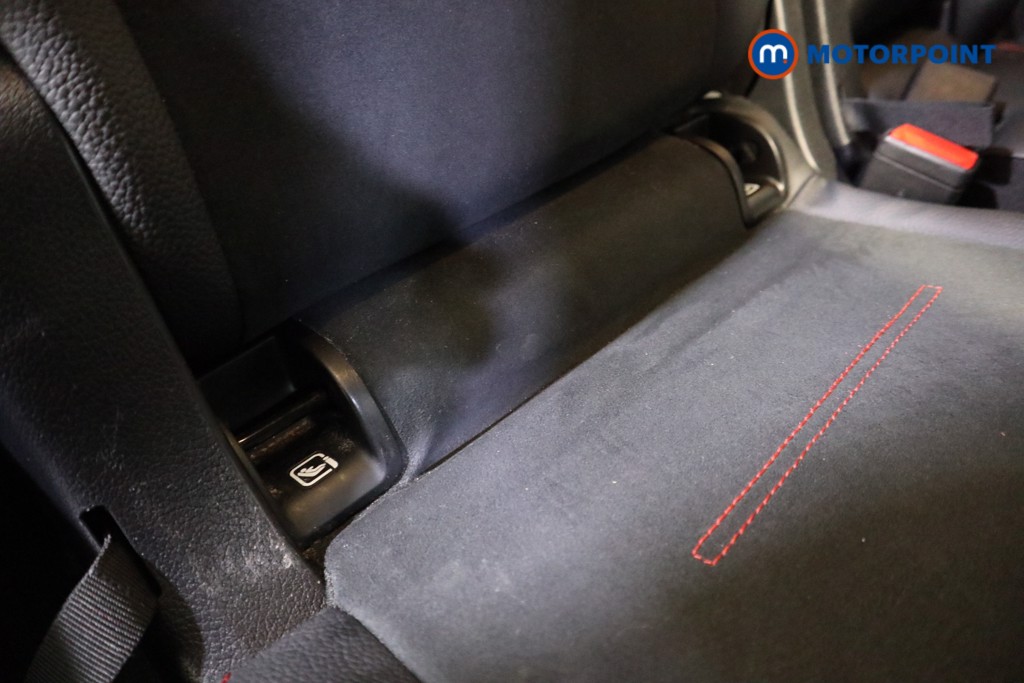 Mercedes-Benz GLB Amg Line Automatic Petrol SUV - Stock Number (1592078) - 16th supplementary image