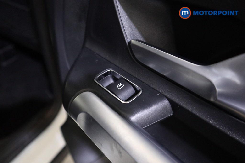 Mercedes-Benz GLB Amg Line Automatic Petrol SUV - Stock Number (1592078) - 17th supplementary image