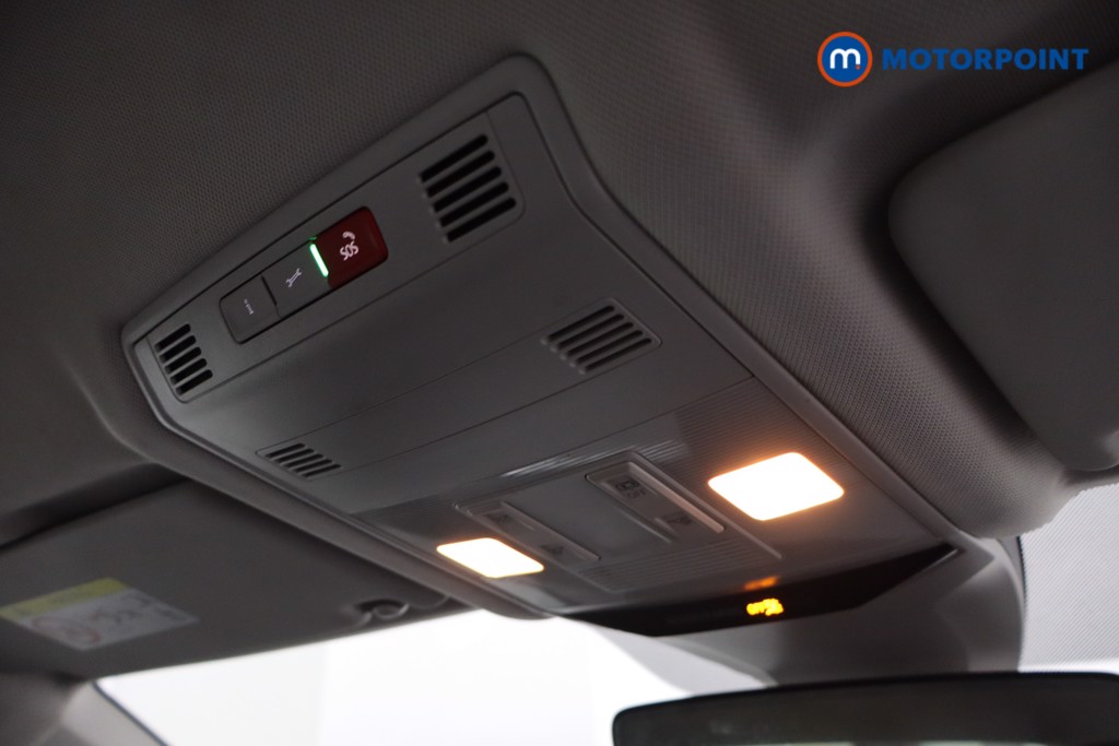 Volkswagen T-Roc Life Manual Petrol SUV - Stock Number (1593689) - 21st supplementary image