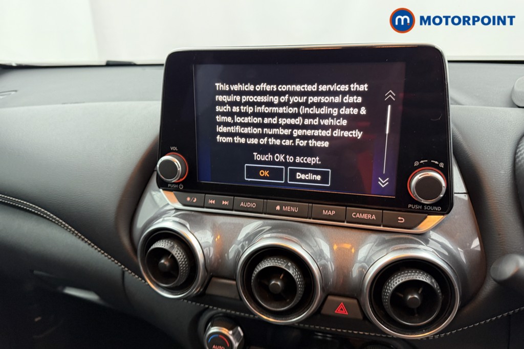 Nissan Juke N-Connecta Manual Petrol SUV - Stock Number (1598680) - Drivers side front corner