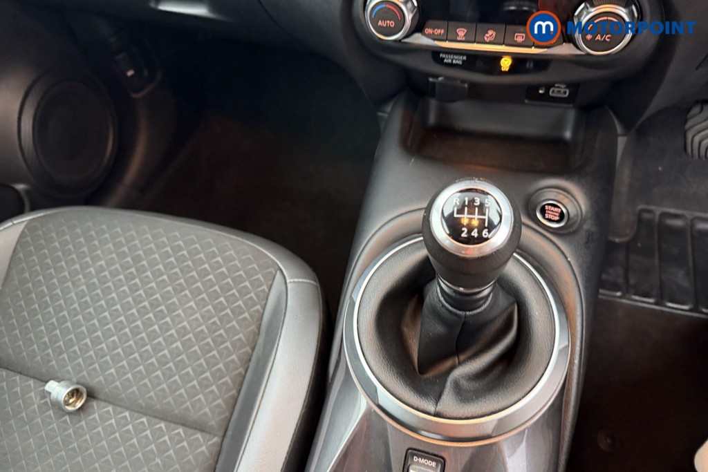 Nissan Juke N-Connecta Manual Petrol SUV - Stock Number (1598680) - Drivers side rear corner