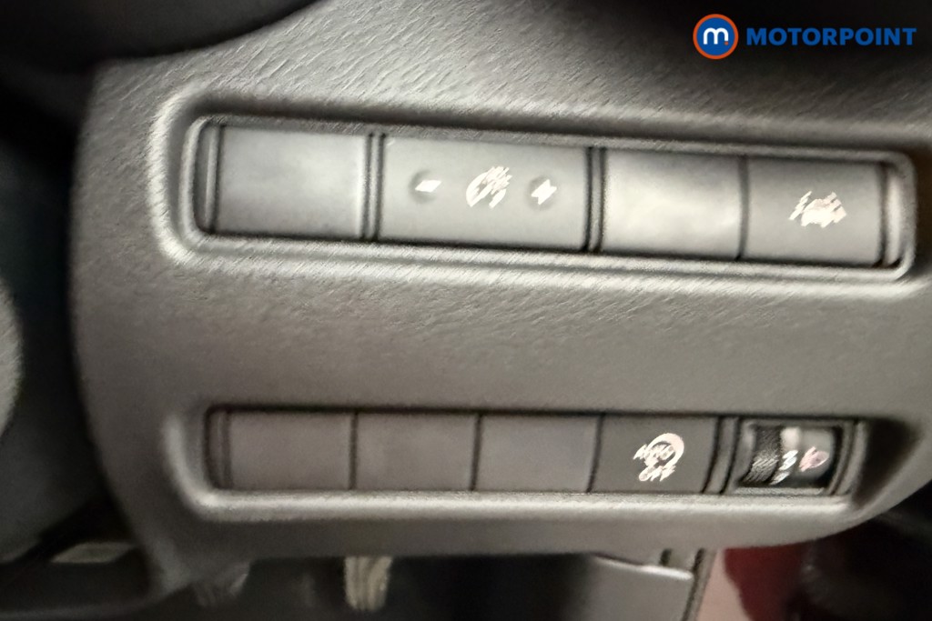 Nissan Juke N-Connecta Manual Petrol SUV - Stock Number (1598680) - 1st supplementary image