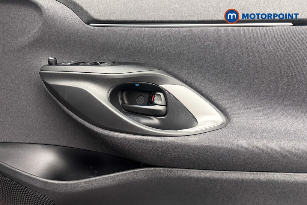 Toyota Yaris Cross Design Automatic Petrol-Electric Hybrid Estate - Stock Number (1598759) - 17th supplementary image