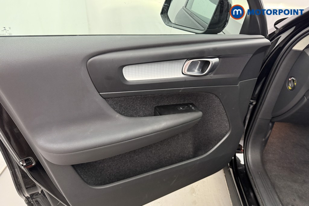 Volvo Xc40 Momentum Manual Petrol SUV - Stock Number (1599392) - 9th supplementary image