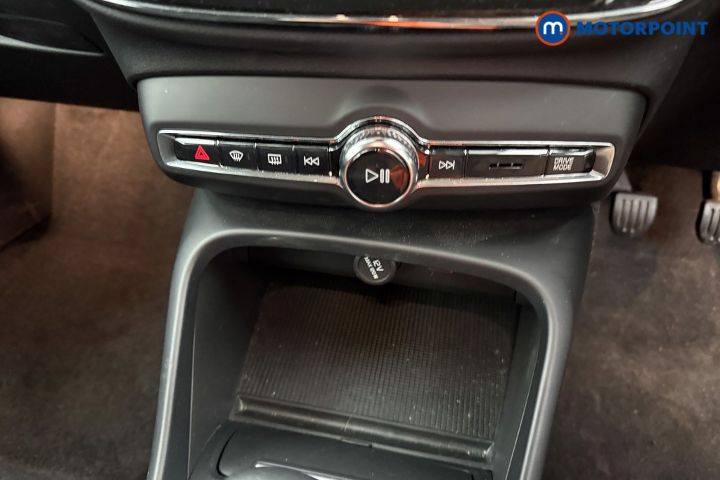 Volvo Xc40 Momentum Manual Petrol SUV - Stock Number (1599392) - Passenger side rear corner