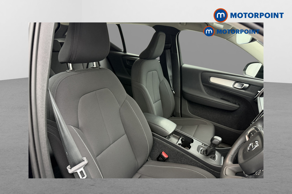 Volvo Xc40 Momentum Manual Petrol SUV - Stock Number (1599392) - Passenger side front corner