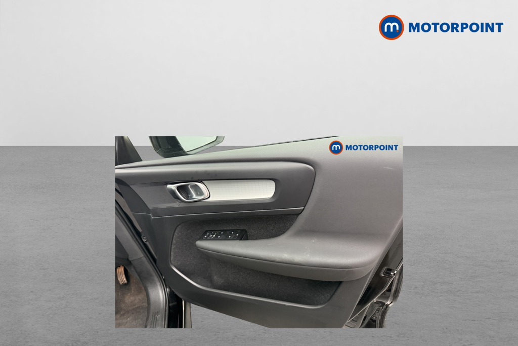 Volvo Xc40 Momentum Manual Petrol SUV - Stock Number (1599392) - Front bumper