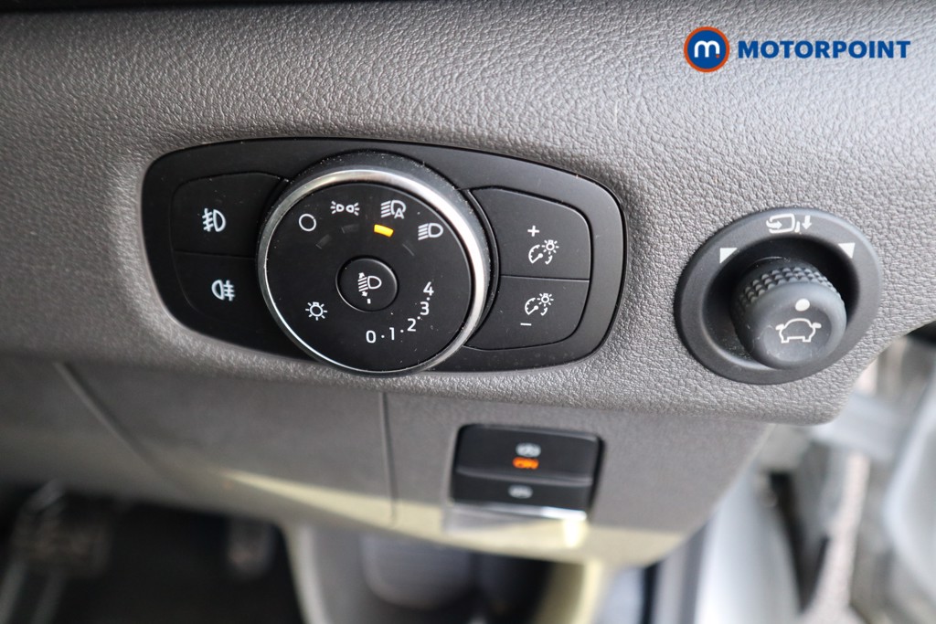 Ford Transit Limited Automatic Diesel Medium Roof Van - Stock Number (1600363) - 7th supplementary image