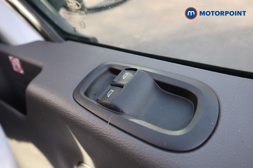 Ford Transit Limited Automatic Diesel Medium Roof Van - Stock Number (1600363) - 14th supplementary image