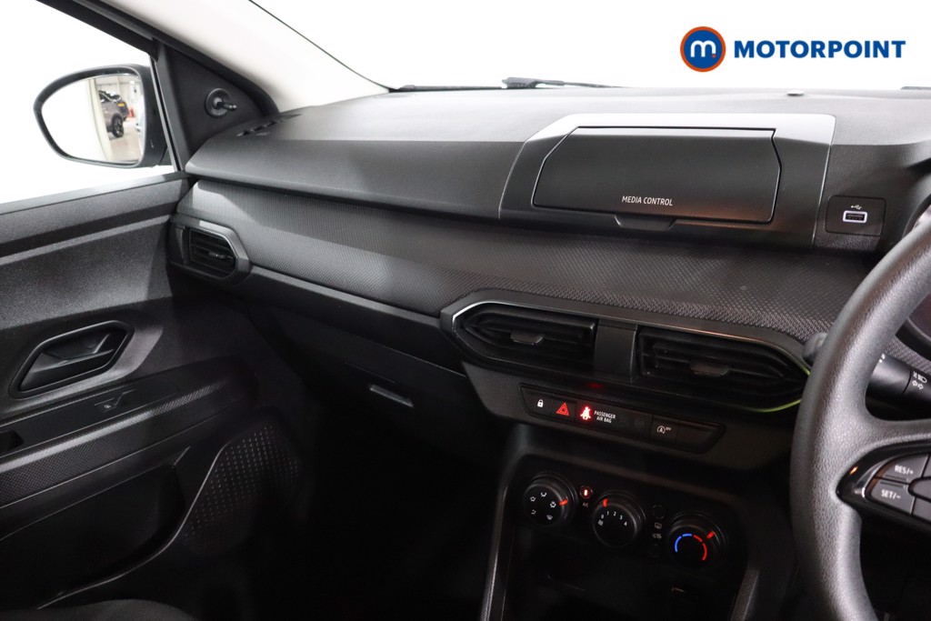 Dacia Sandero Essential Manual Petrol Hatchback - Stock Number (1601040) - 3rd supplementary image