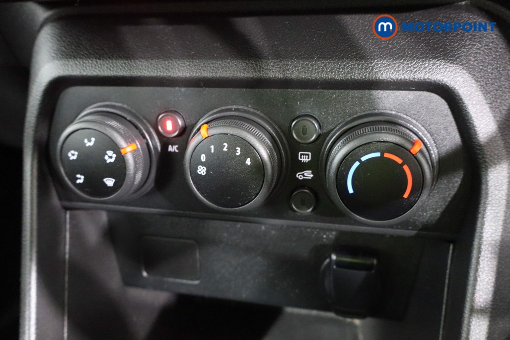 Dacia Sandero Essential Manual Petrol Hatchback - Stock Number (1601040) - 9th supplementary image