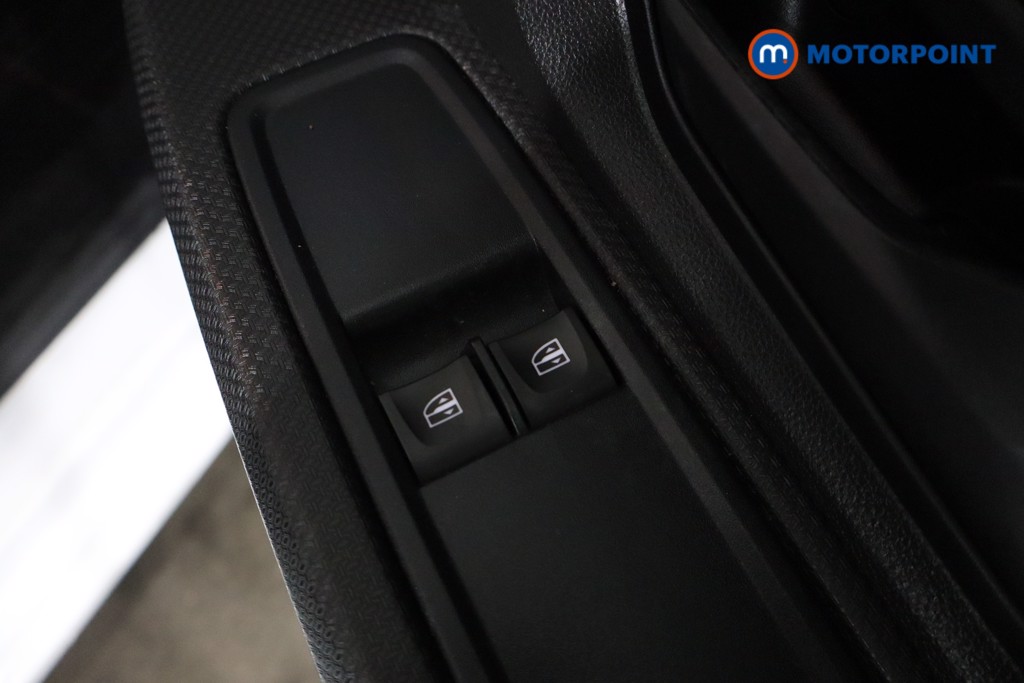 Dacia Sandero Essential Manual Petrol Hatchback - Stock Number (1601040) - 16th supplementary image