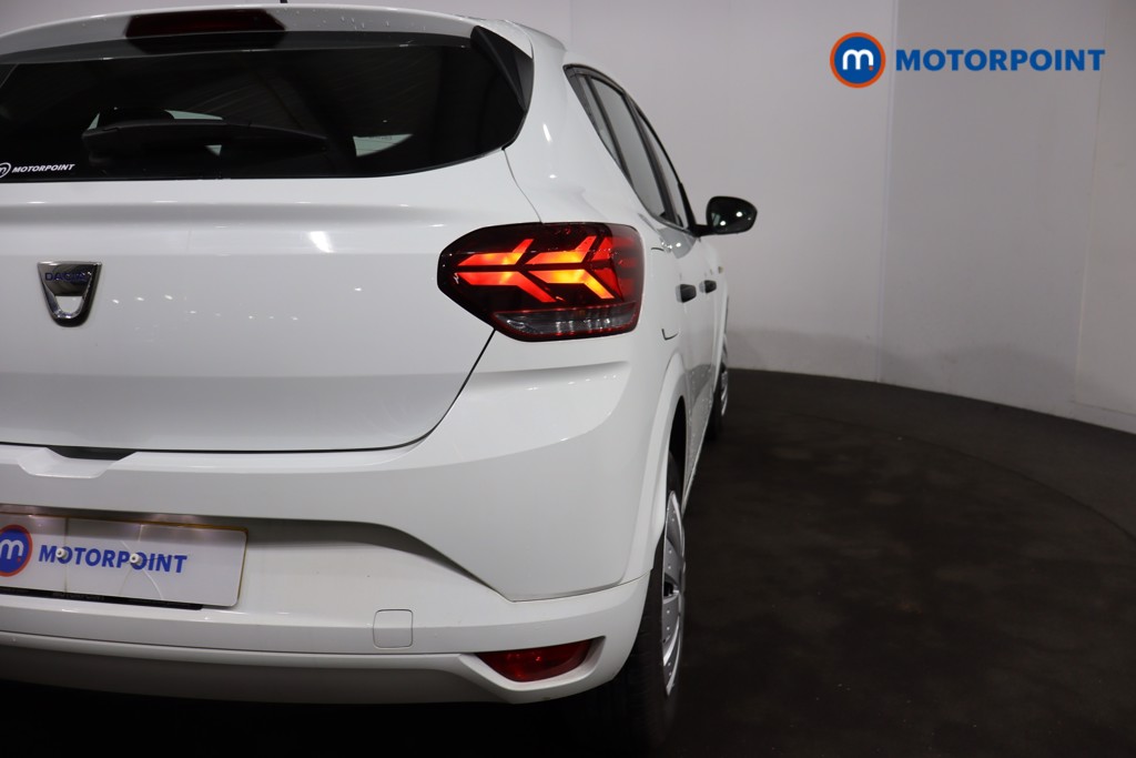 Dacia Sandero Essential Manual Petrol Hatchback - Stock Number (1601040) - 26th supplementary image