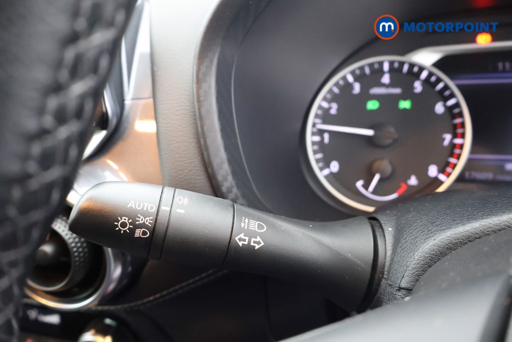 Nissan Juke N-Connecta Manual Petrol SUV - Stock Number (1603811) - 5th supplementary image