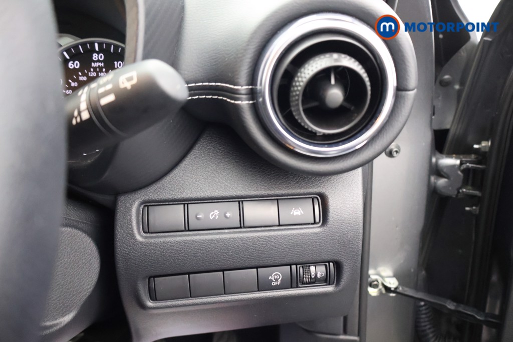 Nissan Juke N-Connecta Manual Petrol SUV - Stock Number (1603811) - 7th supplementary image