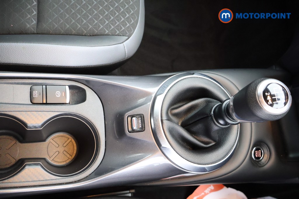 Nissan Juke N-Connecta Manual Petrol SUV - Stock Number (1603811) - 9th supplementary image