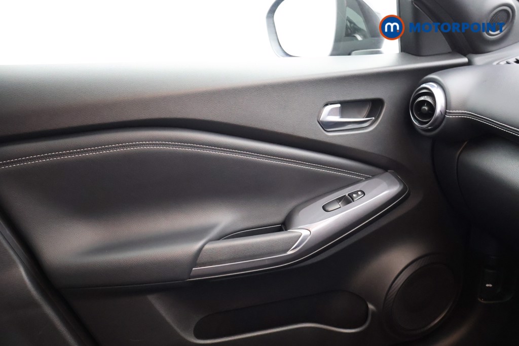 Nissan Juke N-Connecta Manual Petrol SUV - Stock Number (1603811) - 11th supplementary image