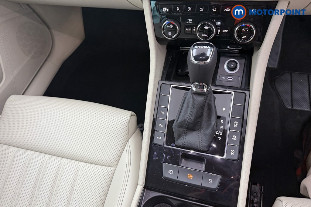Skoda Superb Laurin -Plus Klement Automatic Petrol Estate - Stock Number (1604486) - 2nd supplementary image