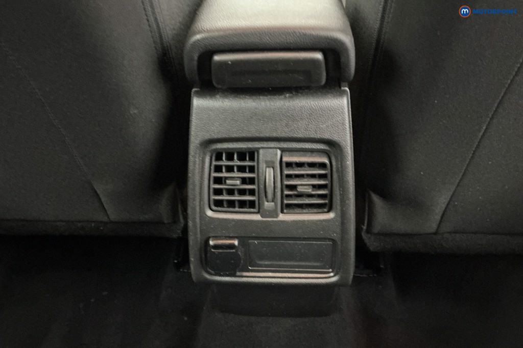 Renault Captur Play Manual Petrol SUV - Stock Number (1601791) - 14th supplementary image