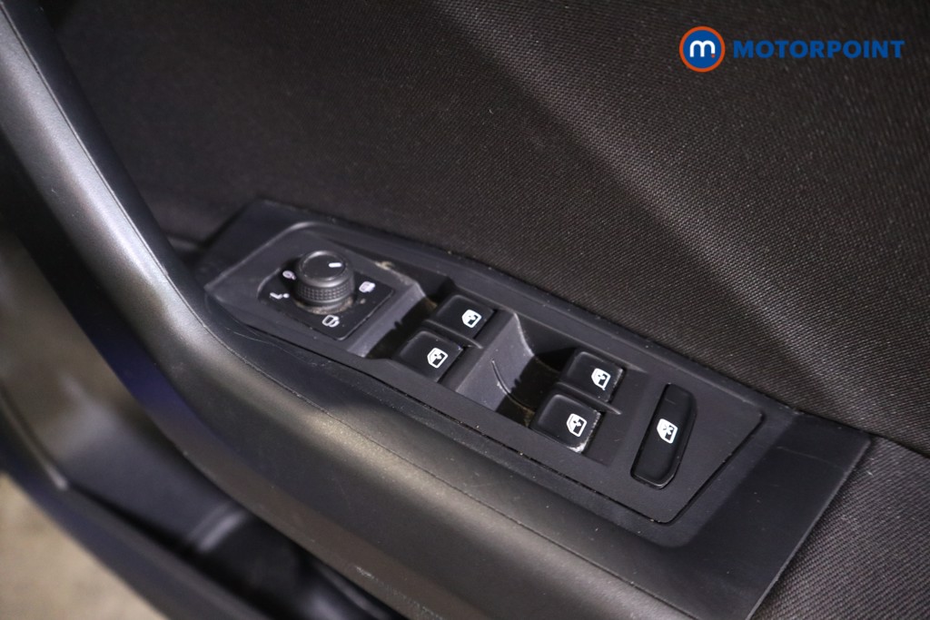 Volkswagen T-Roc Life Manual Petrol SUV - Stock Number (1602128) - 13th supplementary image