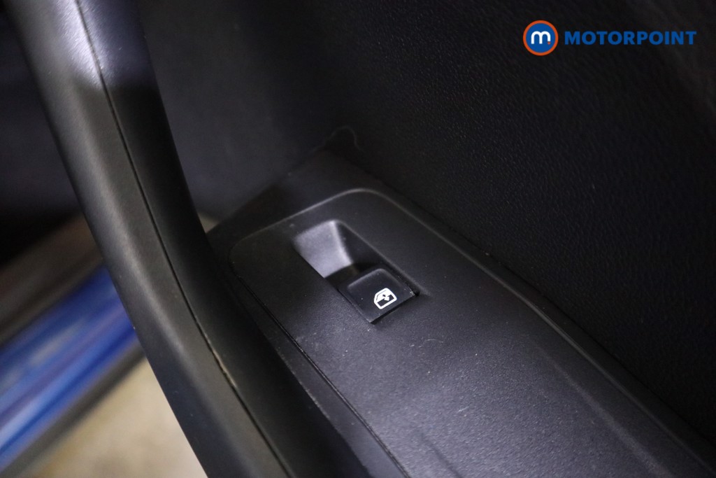 Volkswagen T-Roc Life Manual Petrol SUV - Stock Number (1602128) - 18th supplementary image