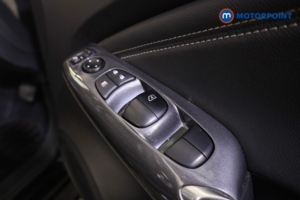 Nissan Juke N-Connecta Automatic Petrol SUV - Stock Number (1603400) - 11th supplementary image