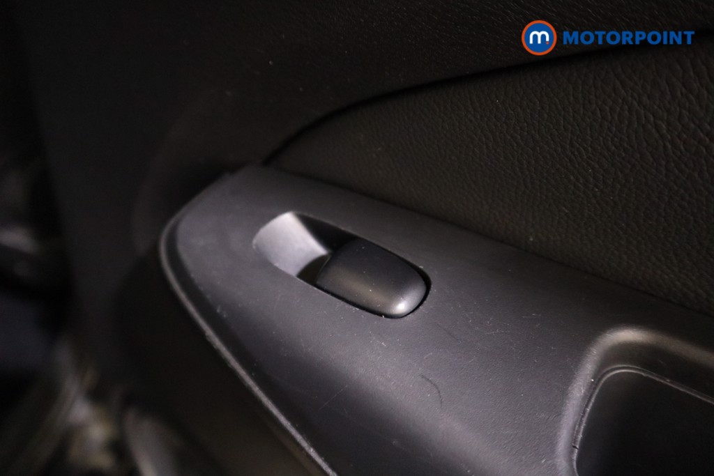 Nissan Juke N-Connecta Automatic Petrol SUV - Stock Number (1603400) - 15th supplementary image