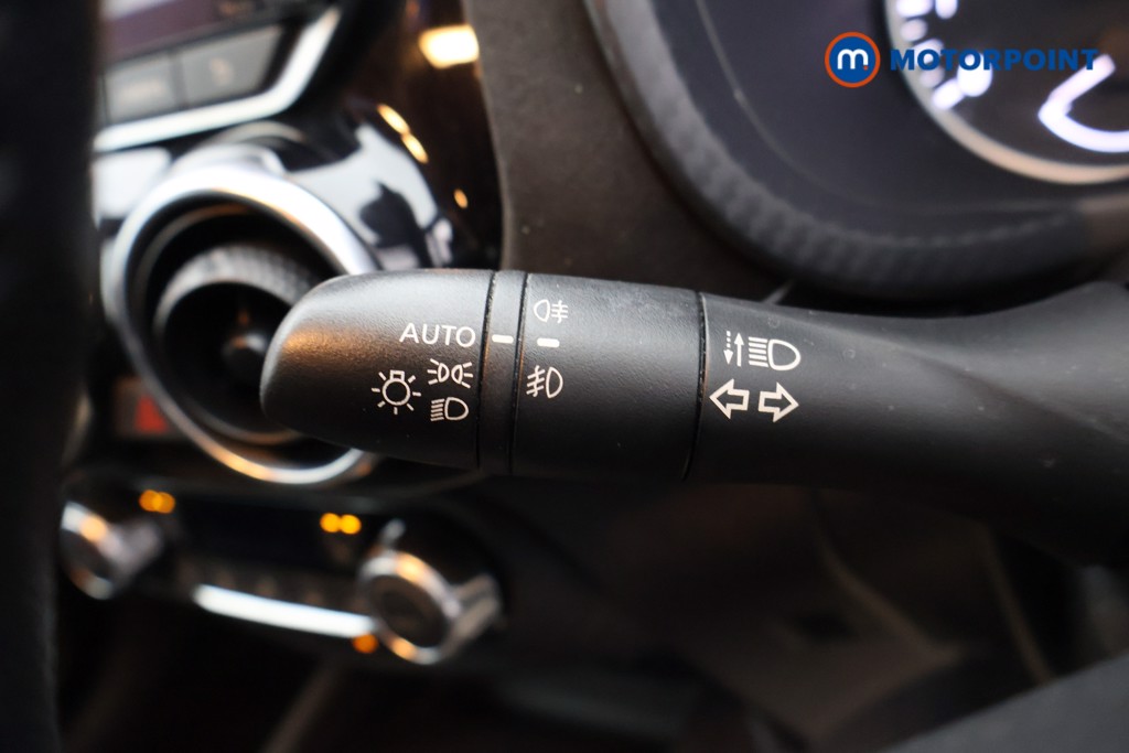 Nissan Juke Tekna-Plus Manual Petrol SUV - Stock Number (1598869) - 5th supplementary image