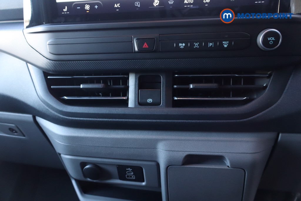 Ford Transit Custom Limited Automatic Diesel Panel Van - Stock Number (1600663) - 23rd supplementary image