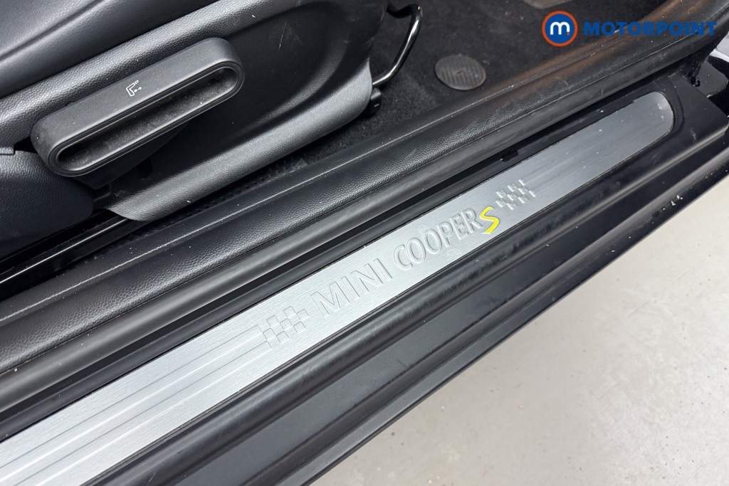 Mini Hatchback Cooper S Level 2 Automatic Electric Hatchback - Stock Number (1602318) - 20th supplementary image