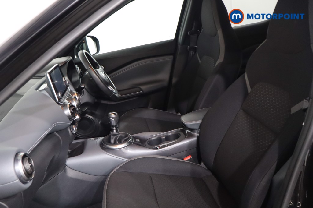 Nissan Juke N-Connecta Manual Petrol SUV - Stock Number (1602668) - 4th supplementary image