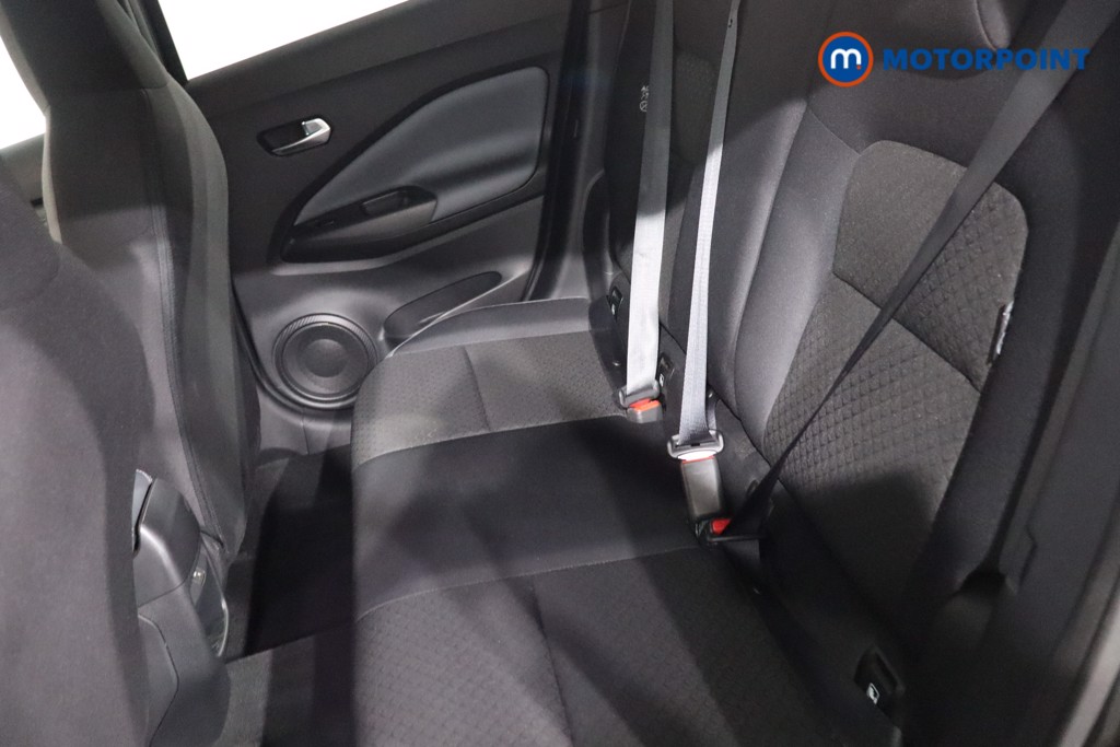 Nissan Juke N-Connecta Manual Petrol SUV - Stock Number (1602668) - 5th supplementary image