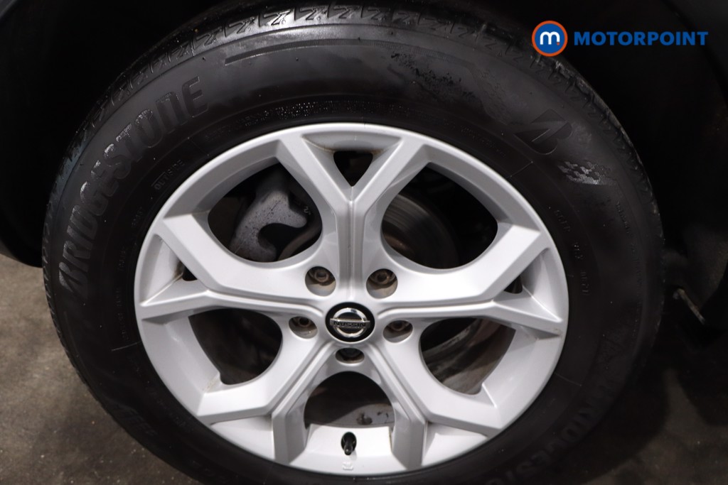 Nissan Juke N-Connecta Manual Petrol SUV - Stock Number (1602668) - 9th supplementary image